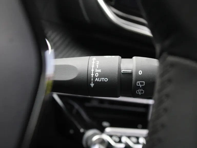 Peugeot e-208 Allure 51 kWh 156PK Navigatie, Rondomzichtcamera, Parkeersensoren, Apple Carplay, Android Auto afbeelding 22