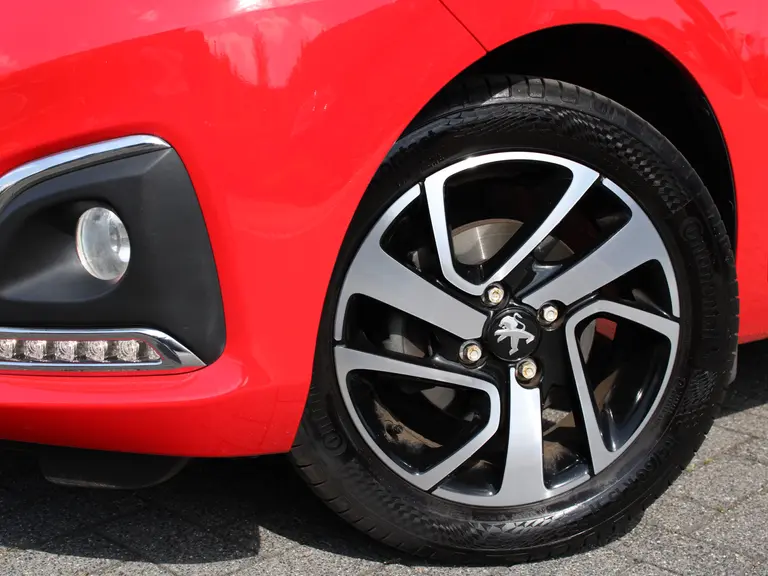 Peugeot 108 Allure 1.0 e-VTi 70PK 5DRS Navigatie, Achteruitrijcamera, Keyless Entry & Start, Cimate Control afbeelding 2