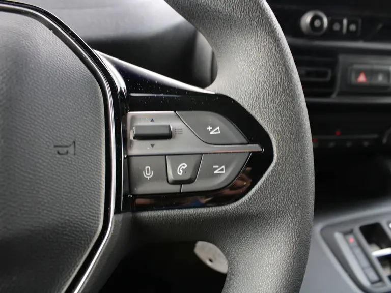 Peugeot Partner 1.5 BlueHDi 130PK EAT8 S&S L1 Automaat Trekhaak, Navigatie, Airconditioning, Camera achter & zijkant, Parkeerhulp voor & achter, Betimmering afbeelding 29