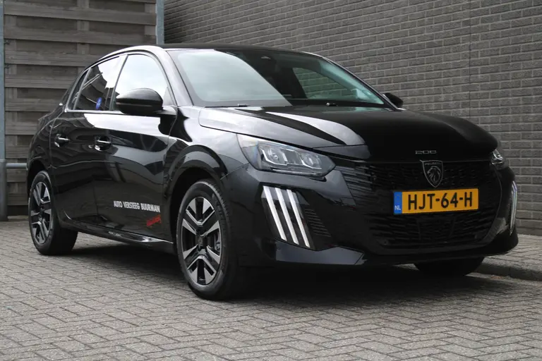 Peugeot 208 Allure 1.2 PureTech 100PK Navigatie, Stoelverwarming, Camera achter, Parkeerhulp voor & Achter, Lichtmetalen velgen afbeelding 27