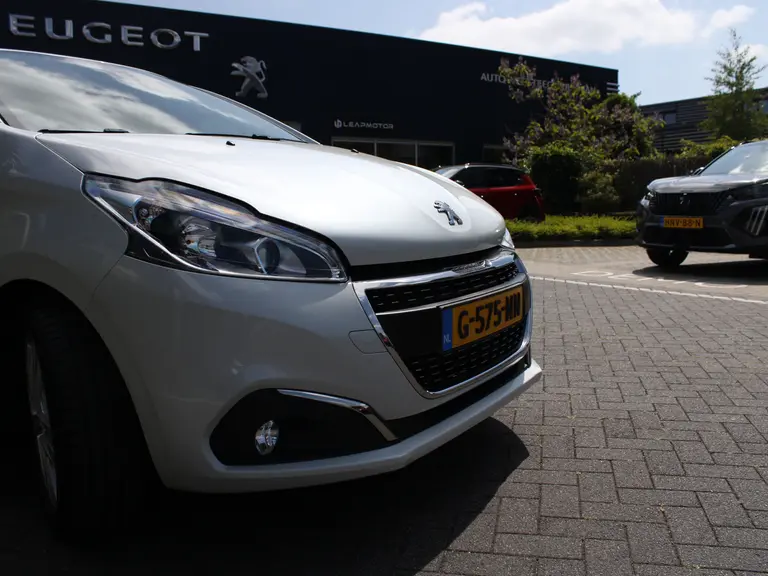 Peugeot 208 Signature 1.2 PureTech 82PK Navigatie, Parkeerhulp achter, Cruise Controle, Apple Carplay/Android Auto afbeelding 3