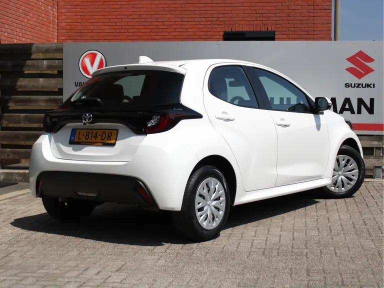 Toyota Yaris 1.0 VVT-i Active Achteruitrijcamera, Bluetooth, Cruise Control Adaptief, Apple Carplay/Android Auto afbeelding 2