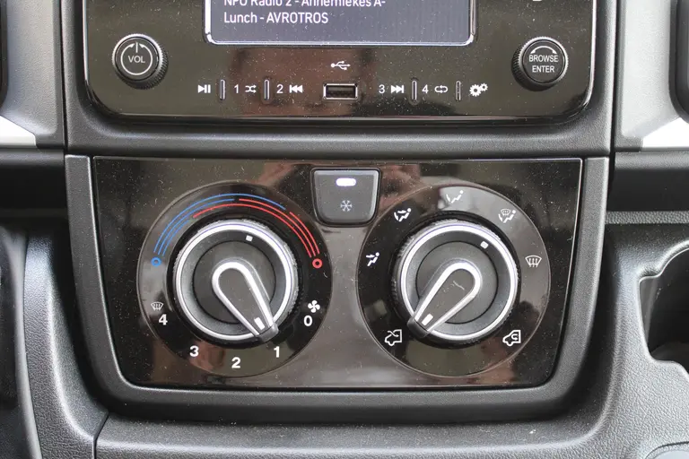 Citroën Jumper 2.2 BlueHDi 120 S&S L2H1 3.0t Airco, Achteruitrijcamera, Cruise Control, Trekhaak afbeelding 21
