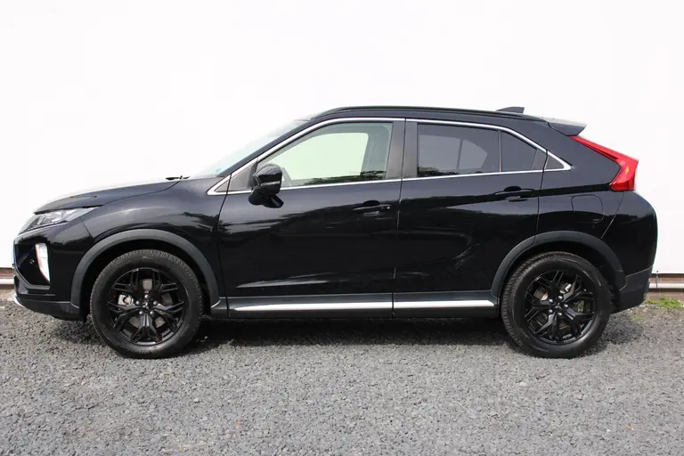 Mitsubishi Eclipse Cross 1.5 DI-T First Edition , Trekhaak, All-Seasons en maar 53000 km! afbeelding 3