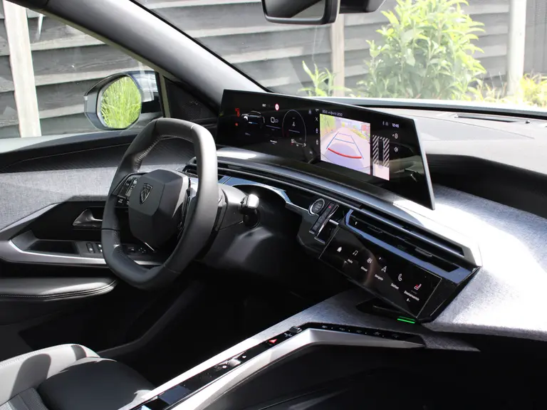 Peugeot 3008 Allure 1.2 Hybrid 145PK e-DCS6 Automaat Navigatie, Achteruitrijcamera, Keyless Entry & Start Stoelverwarming, Apple Carplay, Android Auto afbeelding 14