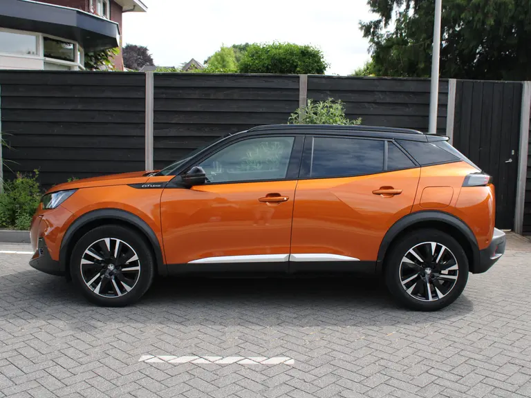 Peugeot 2008 GT-Line 1.2 PureTech 130PK Trekhaak, Navigatie, Achteruitrijcamera, Keyless Start, Parkeersensoren afbeelding 6
