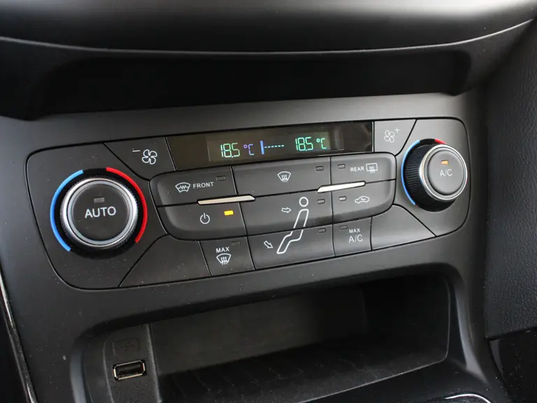 Ford FOCUS Wagon 1.0 Titanium 125PK Navigatie, Camera, Trekhaak afbeelding 20