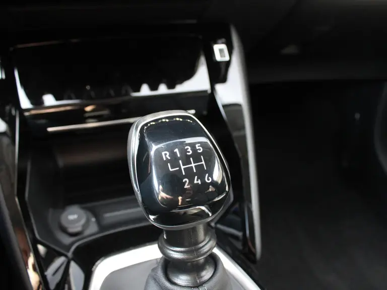 Peugeot 208 Allure 1.2 PureTech 100PK Navigatie, Stoelverwarming, Camera achter, Parkeerhulp voor & Achter, Lichtmetalen velgen afbeelding 14
