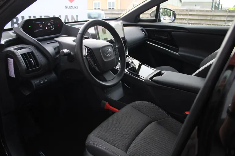 Toyota Bz4x Dynamic 71 kWh Trekhaak, Navigatie, Stoelverwarming, Stuur Verwarmd, Cruise Control Adaptief afbeelding 18