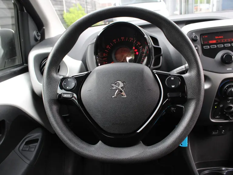 Peugeot 108 Active 1.0 e-VTi 68PK Airco, Bluetooth, Elektrische Ramen Voor, LED Dagrijverlichting afbeelding 11