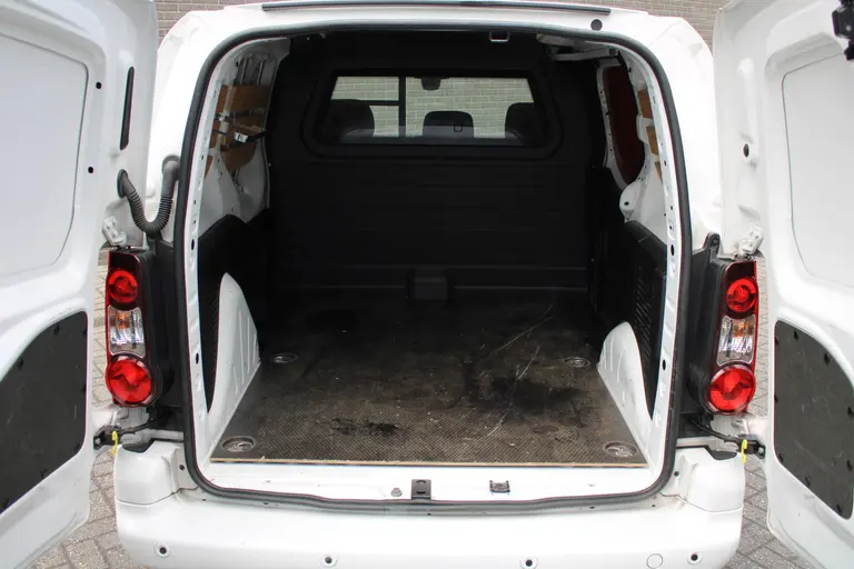 Peugeot Partner 120 1.6 BlueHDi 75 L1 Première Trekhaak, Parkeersensor achter, Cruise Control, Airco afbeelding 9