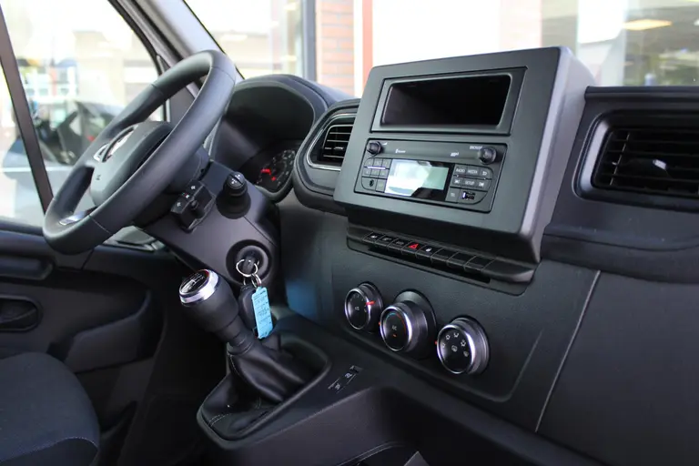 Renault Master Bakwagen + Laadklep T35 2.3 dCi 145PK Achteruitrijcamera, Airconditioning, Audio/BlueTooth, Cruise control, DHollandia Bakopbouw met laadklep, Energy Red By Renault afbeelding 32