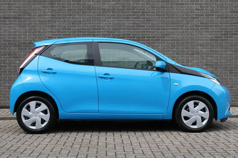 Toyota Aygo 1.0 VVT-i x-nav Achteruitrijcamera, Navigatie, Airco, Bluetooth afbeelding 3