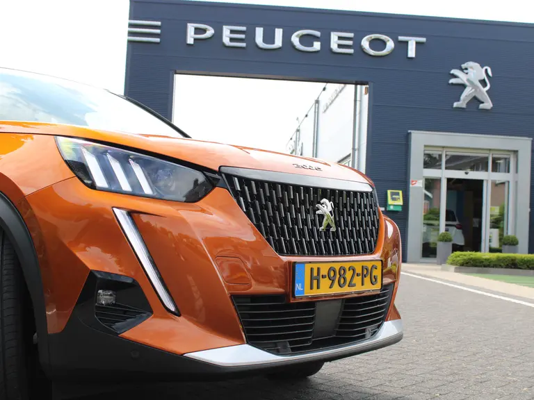 Peugeot 2008 GT-Line 1.2 PureTech 130PK Trekhaak, Navigatie, Achteruitrijcamera, Keyless Start, Parkeersensoren afbeelding 3