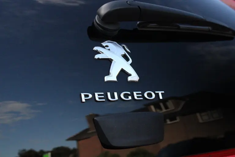 Peugeot 108 Allure 1.0 e-VTi 72PK 5DRS Climate control, Dimlicht Automatisch, Apple Carplay, Android Auto afbeelding 10