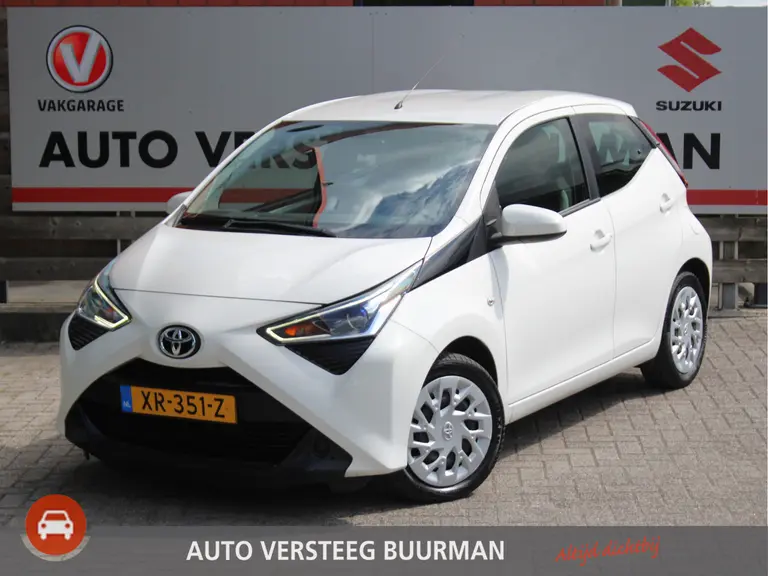 Toyota Aygo 1.0 VVT-i x-play Navigatie, Achteruitrijcamera, Carplay/Android Auto, Bluetooth, Airco afbeelding 1