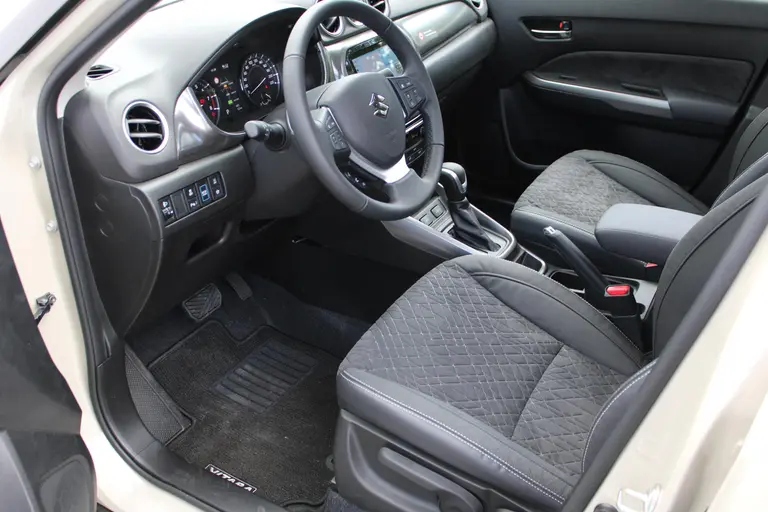 Suzuki Vitara 1.5 Hybrid Style Demo Voordeel, Parkeersensoren Draadloos Carplay en Panorama Dak. afbeelding 8
