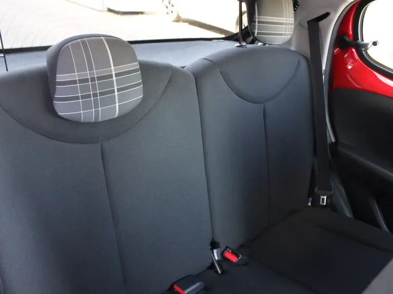 Peugeot 108 Allure 1.0 e-VTi 70PK 5DRS Navigatie, Achteruitrijcamera, Keyless Entry & Start, Cimate Control afbeelding 11