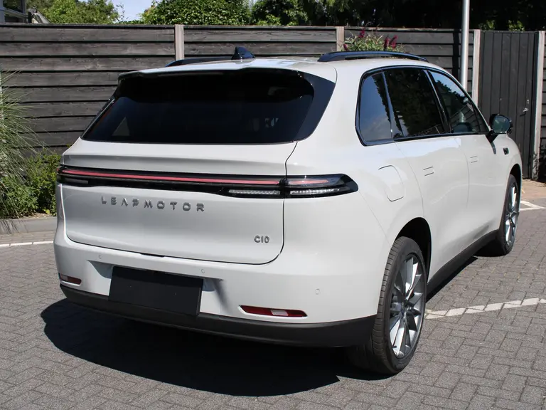Leapmotor C10 REEV Design 28.4 kWh 215PK Automaat Camera systeem rondom, Stoelverwarming/koeling, Panoramadak, Navigatie afbeelding 9