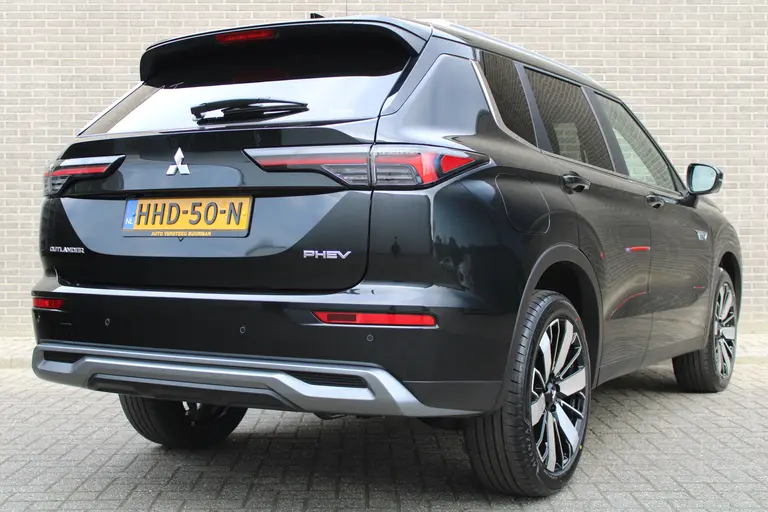 Mitsubishi Outlander 2.4 PHEV First Edition 20" LM velgen, Stuur+stoelverwarming, Standkachel, Premium audio, PDC V+A, afbeelding 4