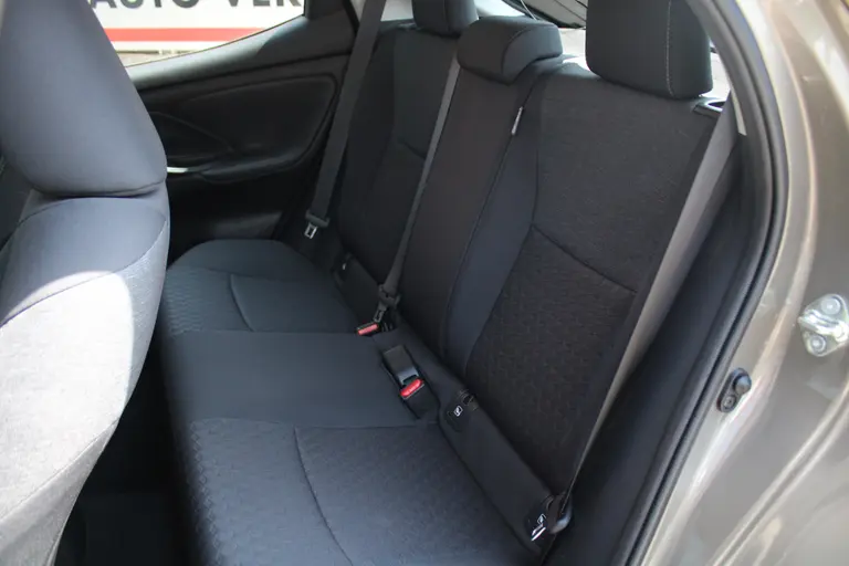Toyota Yaris 1.0 VVT-i Active Achteruitrijcamera, Bluetooth, Cruise Control Adaptief, Airco afbeelding 7