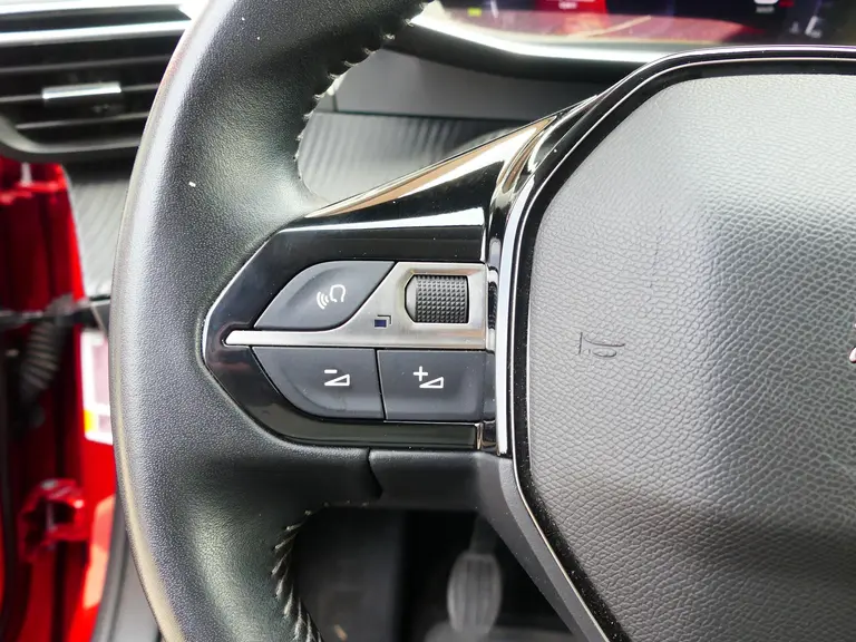 Peugeot 2008 1.2 PureTech Allure Pack, Trekhaak ,130PK, 3D cockpit, Cruise Control afbeelding 13