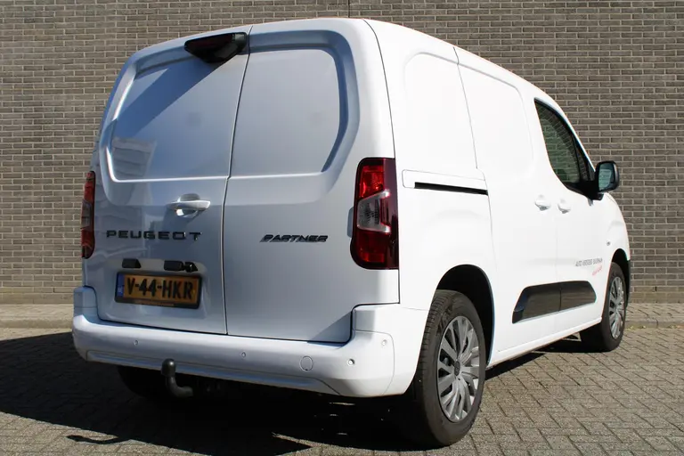 Peugeot Partner 1.5 BlueHDi 100PK S&S L1 Navigatie, Achteruitrijcamera, Trekhaak, Dab, Bluetooth, Parkeersensoren voor & achter afbeelding 4