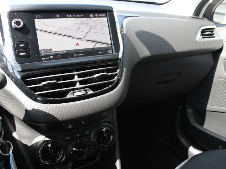 Peugeot 208 Signature 1.2 PureTech 82PK Navigatie, Parkeerhulp achter, Cruise Controle, Apple Carplay/Android Auto afbeelding 30