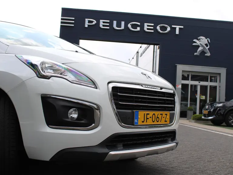 Peugeot 3008 Style 1.2 PureTech 130PK Trekhaak, Navigatie, Parkeersensoren, Cruise Control, Climate Control afbeelding 3