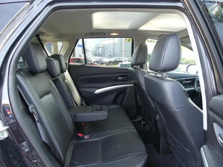 Suzuki S-Cross 1.6 High Executive Trekhaak, Schuif/Kantel Dak, All Season Banden afbeelding 23