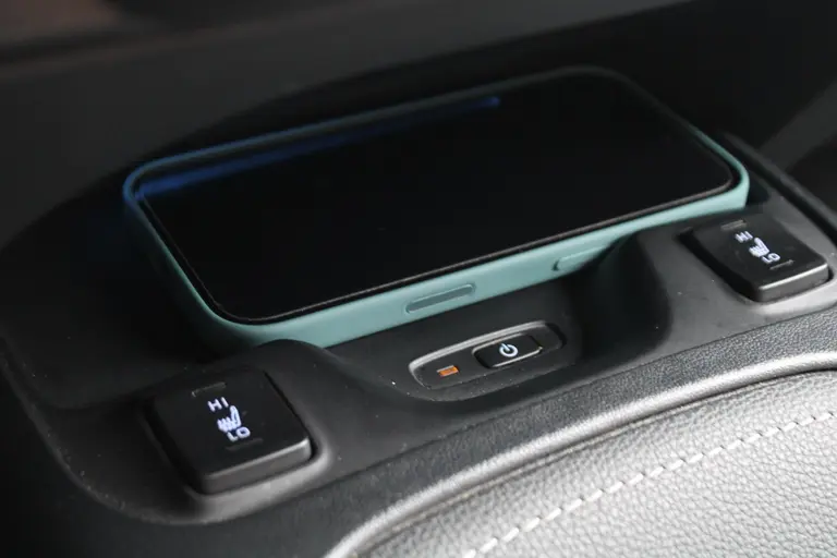 Toyota Corolla Touring Sports 1.8 Hybrid Dynamic Achteruitrijcamera, Stoelverwarming, Cruise Control Adaptief, Draadloze Telefoonlader afbeelding 23