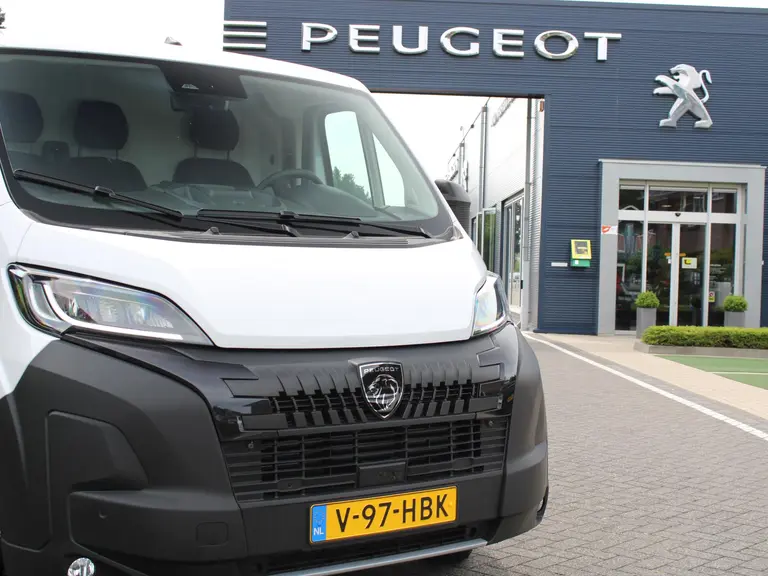 Peugeot Boxer 2.2 BlueHDi 120PK S&S L2H1 3.0t Trekhaak, Navigatie, Achteruitrijcamera, Cruise Control, Airco, Dodehoek Detectie afbeelding 3