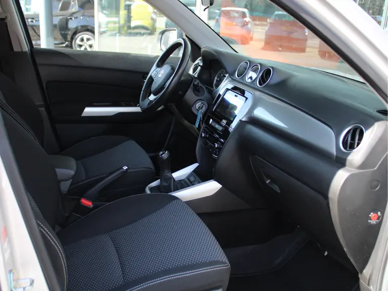 Suzuki Vitara 1.6 Exclusive Trekhaak, Cruise en Climate Control, Achteruitrijcamera, Bluetooth afbeelding 19