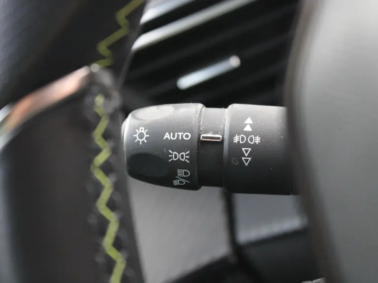 Peugeot 2008 GT-Line 1.2 PureTech 130PK Trekhaak, Navigatie, Achteruitrijcamera, Keyless Start, Parkeersensoren afbeelding 21