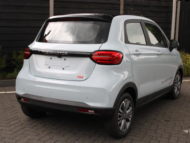 Leapmotor T03 Design 37.3 kWh Navigatie, Camera achter, Parkeerhulp achter, Audio, Keyless Start, Lichtmetalen velgen afbeelding 8