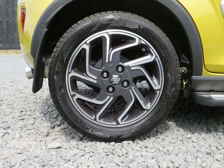 Suzuki Ignis 1.2 Smart Hybrid Style, Automaat, 1e Eig. Dealer onderhouden, Zeer Compleet met o.a. JUNO velgen en Treeplanken! afbeelding 4