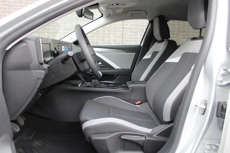 Opel Astra Sports Tourer 1.2 Level 2 Cruise en Climate Control, Parkeersensoren Voor en Achter, Navigatie afbeelding 11