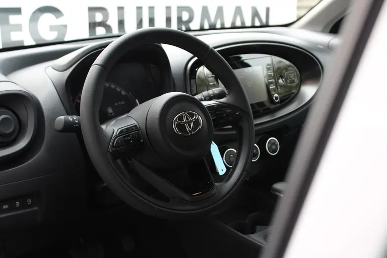 Toyota Aygo X 1.0 VVT-i S-CVT Play Achteruitrijcamera, DAB+ Radio, Airco, Bluetooth, Cruise Control Adaptief € 399,- private lease afbeelding 5