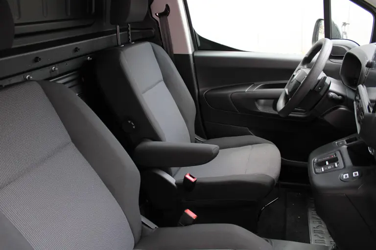 Citroën Berlingo 1.5 BlueHDi 130PK EAT8 Automaat L1 Achteruitrijcamera, Keyless Entry & Start, Parkeersensoren Achter, Aple Carplay, Android Auto afbeelding 27