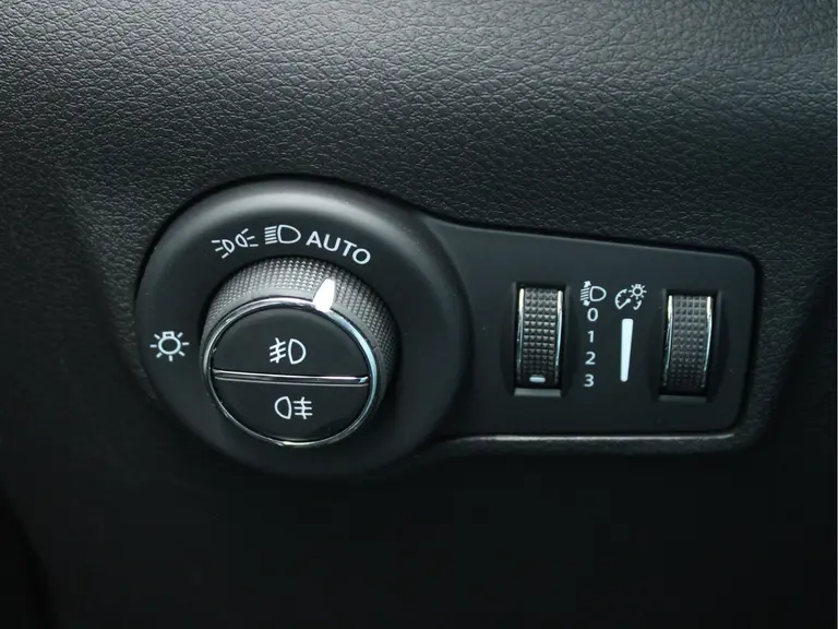 Jeep Compass 1.5T e-Hybrid Altitude Rondomzicht Camera, Stoelventilatie & -verwarming, Cruise & Climate Control afbeelding 36