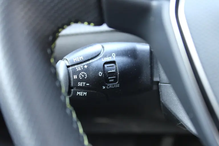 Peugeot 2008 1.2 PureTech GT 130PK Achteruitrijcamera, Navigatie, Cruise Control, Parkeersensoren afbeelding 34