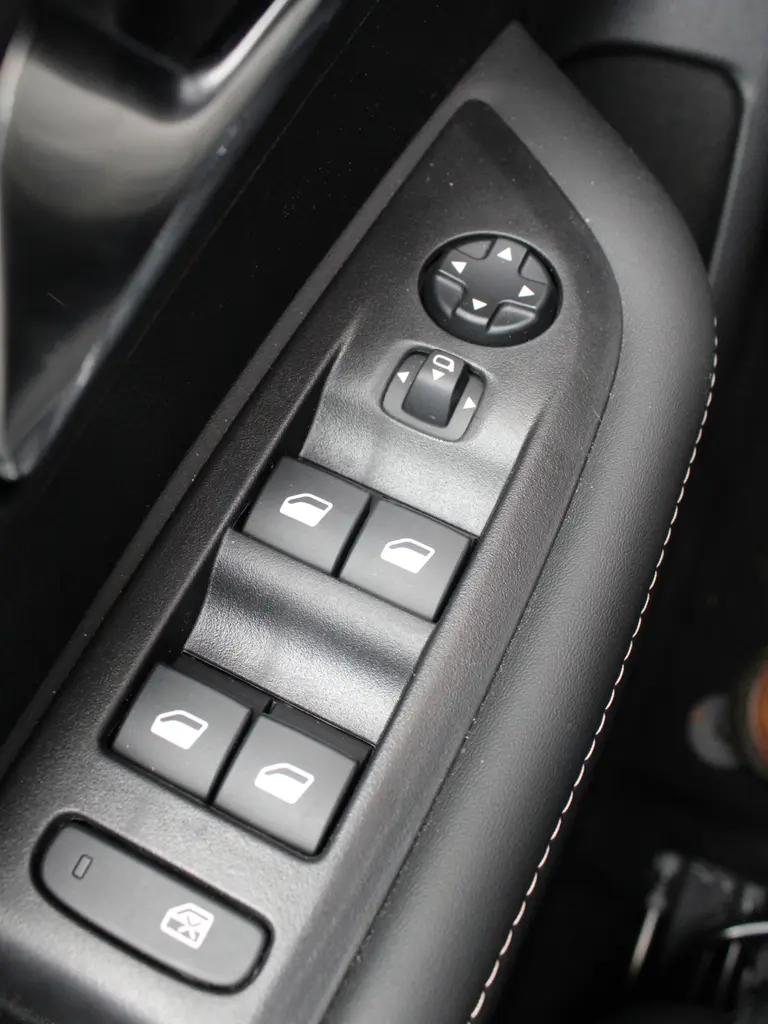 Peugeot 208 Hybrid 100PK e-DCS6 Allure Automaat Navigatie, Camera achter, Stoelverwarming afbeelding 16