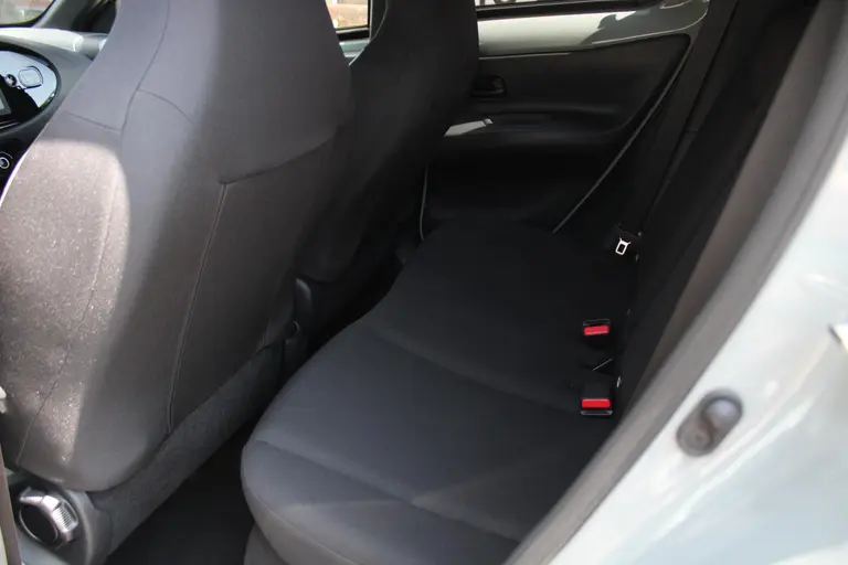 Toyota Aygo X 1.0 VVT-i S-CVT Pulse Airco Automatisch, Cruise Control Adaptief, Achteruitrijcamera, Apple Carplay/Android Auto afbeelding 14