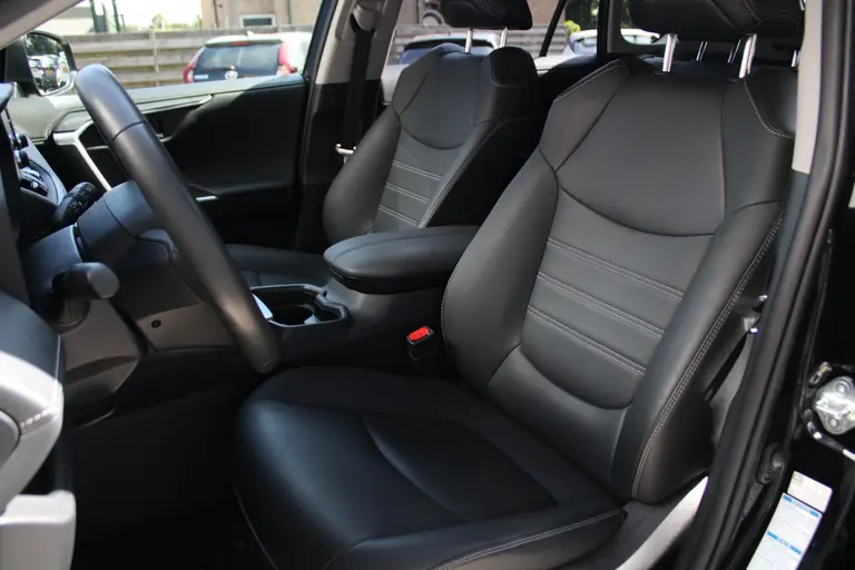 Toyota RAV4 2.5 Hybrid AWD Style 1.650 KG Trekgewicht, stuur- Camera, Parkeersensoren voor en achter afbeelding 5