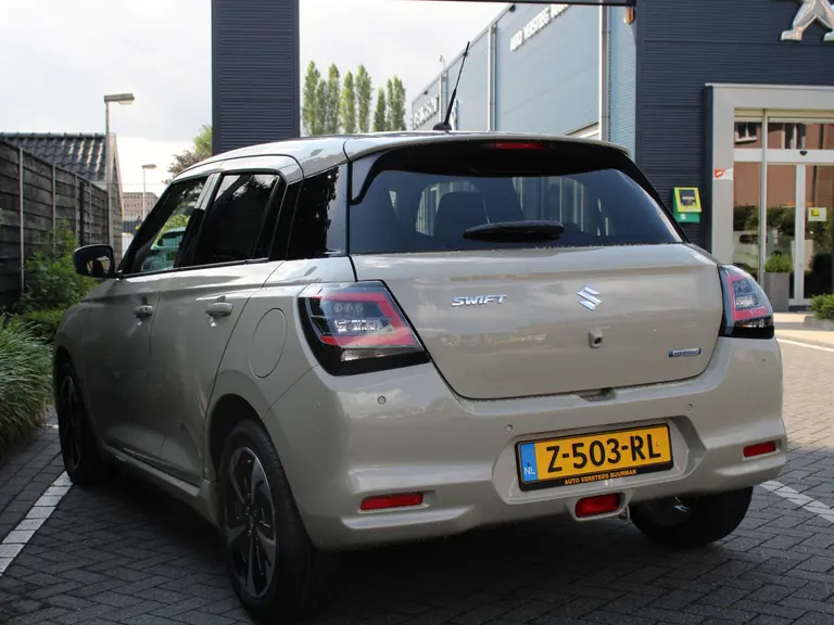 Suzuki Swift 1.2 Style Smart Hybrid 82PK 5DRS Navigatie, Parkeerhulp achter, Camera Achter, Lichtmetalen velgen afbeelding 4