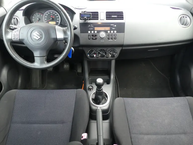 Suzuki Swift 1.3 Shogun Nederlandse auto, All season banden, Airco afbeelding 10