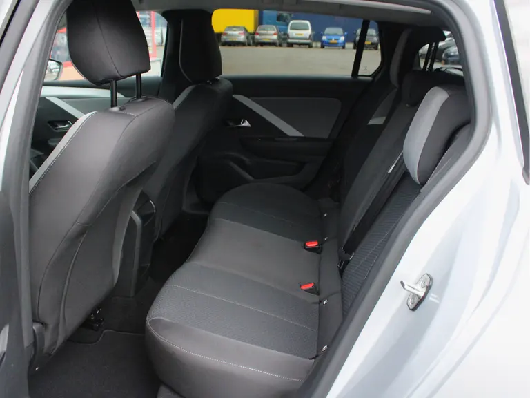 Opel Astra Sports Tourer 1.2 Level 2 Cruise en Climate Control, Parkeersensoren Voor en Achter, Navigatie afbeelding 8