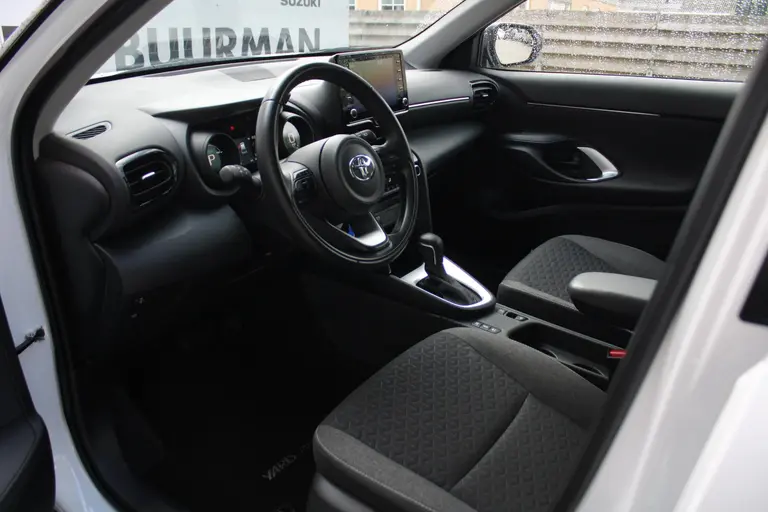 Toyota Yaris Cross 1.5 Hybrid Achteruitrijcamera, Bluetooth, Cruise Control Adaptief, Climate Control afbeelding 14