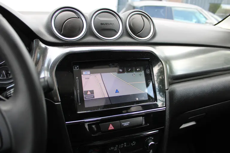 Suzuki Vitara 1.5 Hybrid Style, Automaat, 1e Eig. met All-Seasonbanden, Panoramadak, Navigatie, Parkeersensoren en Dealer onderhouden! afbeelding 20