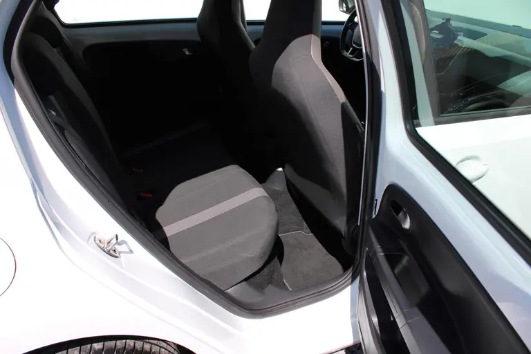 Volkswagen up! 1.0 BMT high up! Bluetooth, Parkeersensoren, LM-Velgen en Keurig onderhouden! afbeelding 12